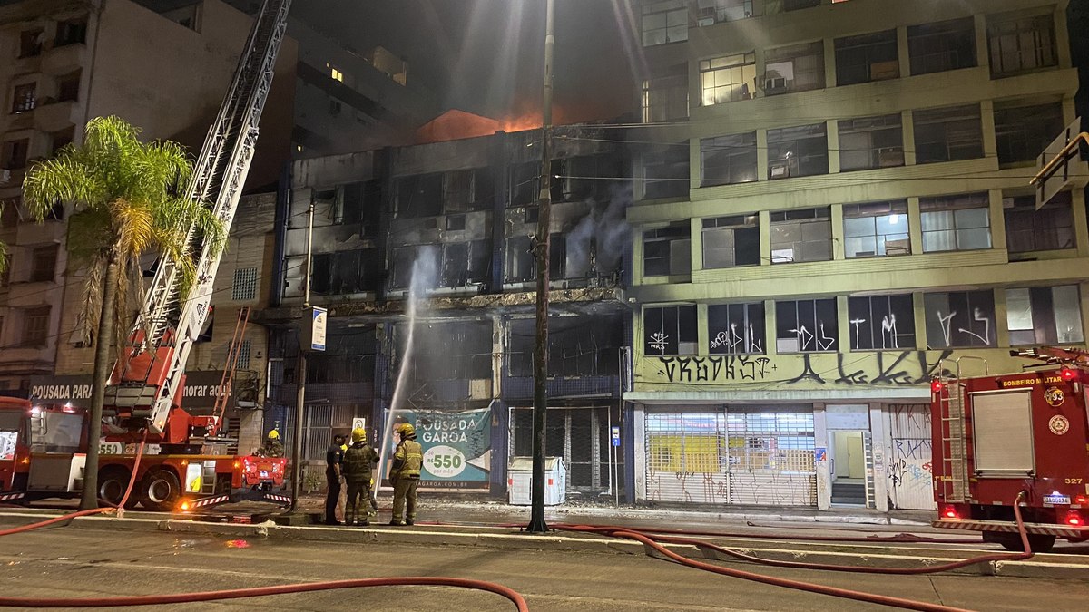 Incêndio aconteceu na região central de Porto Alegre