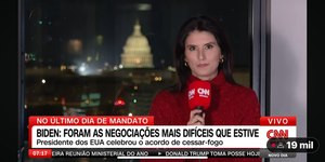 Chique: apresentadora da CNN aparece elegante e com frio 