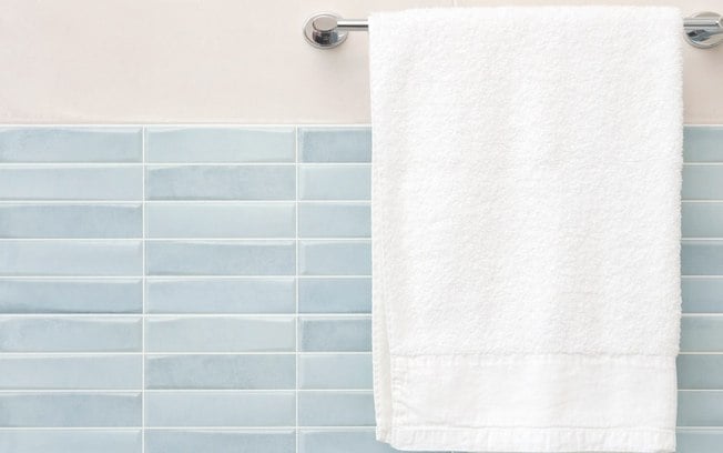Saiba de quanto em quanto tempo é preciso trocar a toalha de banho