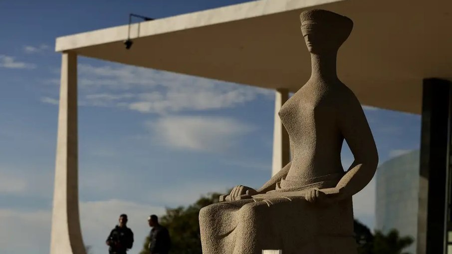 Estátua da Justiça em frente ao Supremo Tribunal Federal Estátua da Justiça em frente ao Supremo Tribunal Federal