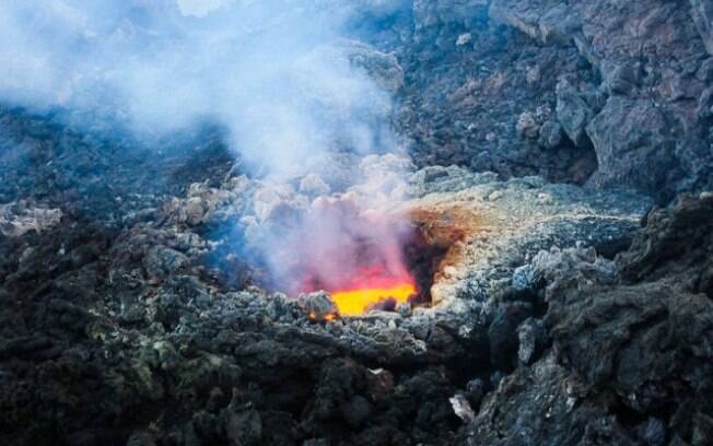 O vulcão mais importante da Europa é o Etna, com 3.300 metros de altura