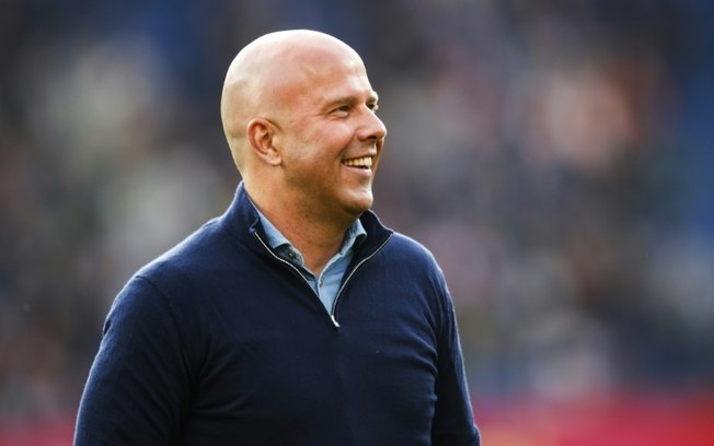 Holandês Arne Slot é o novo técnico do Liverpool