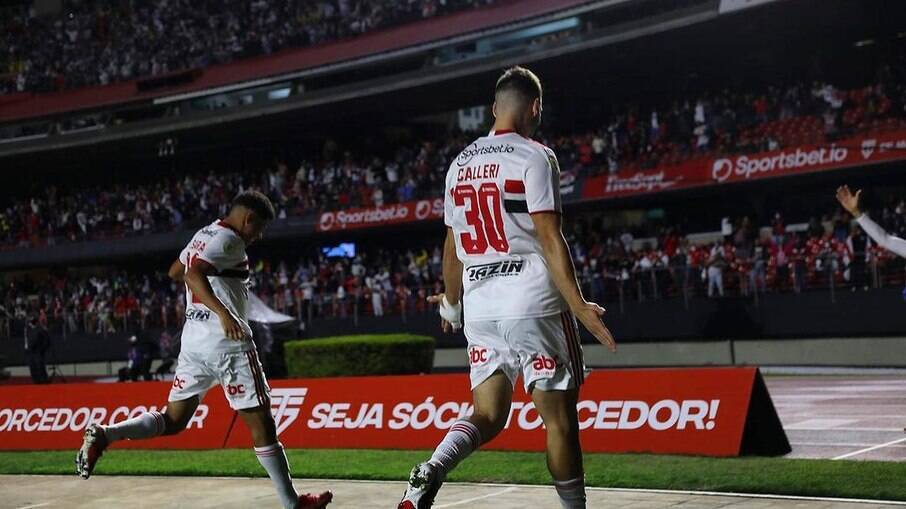 Calleri marcou o gol da vitória do São Paulo no Majestoso, mas saiu contundido