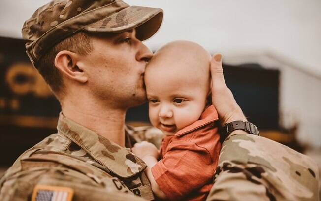 Pai, que é militar, ficou fora por nove meses e não teve a oportunidade de participar do nascimento do filho caçula