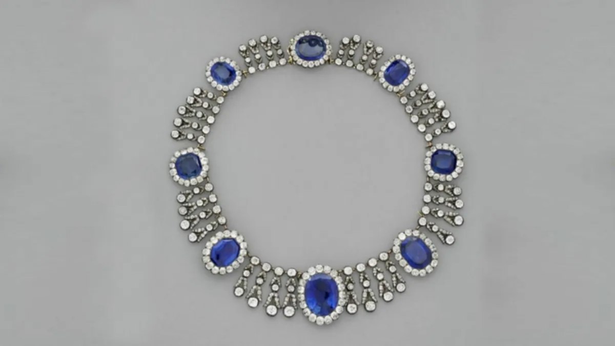 Colar do conjunto de joias da rainha Maria Amélia da França e da rainha Hortense está entre as peças roubadas
