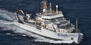 Por que se usa nós em vez de quilômetros em medições marítimas?