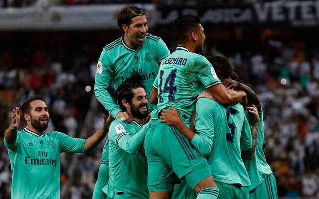 Real Madrid vence Valencia pela semifinal da Supercopa da Espanha