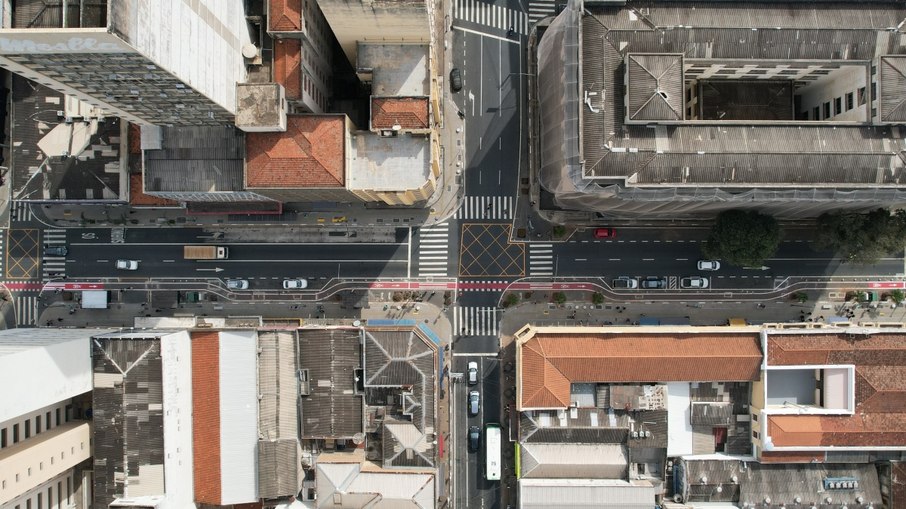 O bloqueio começa na sexta-feira (7) a partir da 20h e se prolonga até às 5h da manhã do sábado (8). No sábado, a obra será retomada às 14h e, a partir da retomada, acontece sem interrupção até as 5h da segunda-feira. 