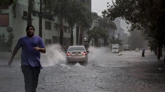 Inmet emite alerta de chuvas intensas para três regiões do Brasil