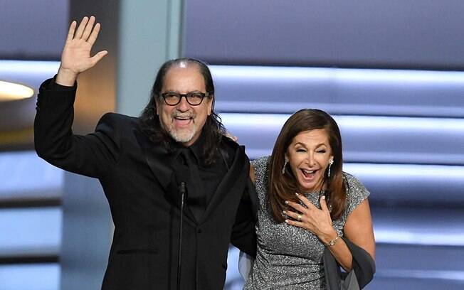 Glenn Weiss e sua noiva no Emmy após pedido de casamento