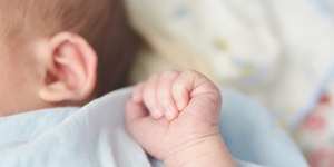 Bebê dado como morto é achado vivo durante velório no Acre