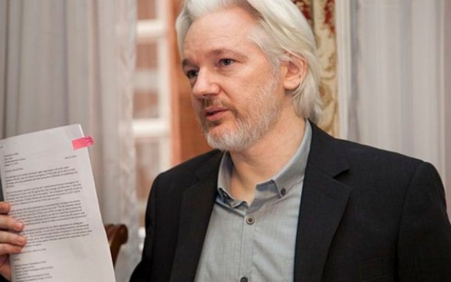 Julian Assange está livre: criador do WikiLeaks deixa prisão após 5 anos