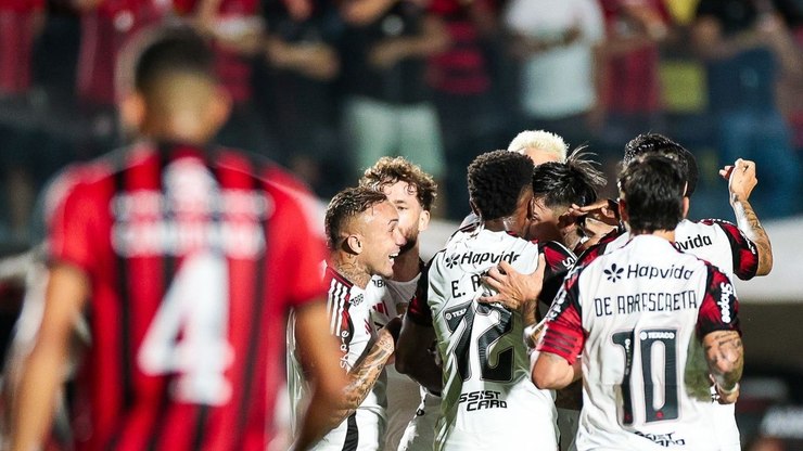 Xô, zica: Rossi pega pênalti, e Flamengo vence 1ª no Brasileirão