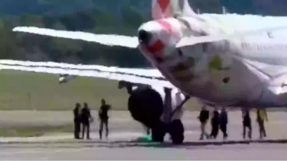 Homem é sugado por turbina de avião em aeroporto