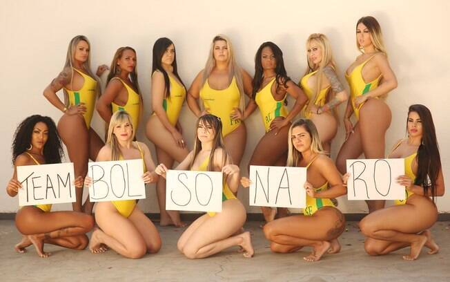 Saiba quem são os gays famosos que apoiam Jair Bolsonaro. Paula é a primeira, da direita para à esquerda, da fila de garotas sem placas