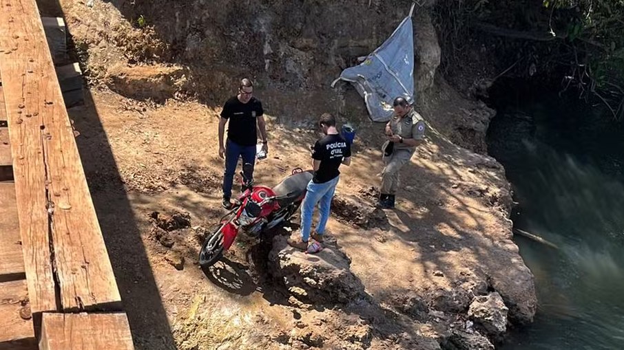 Moto foi encontrada pelos bombeiros