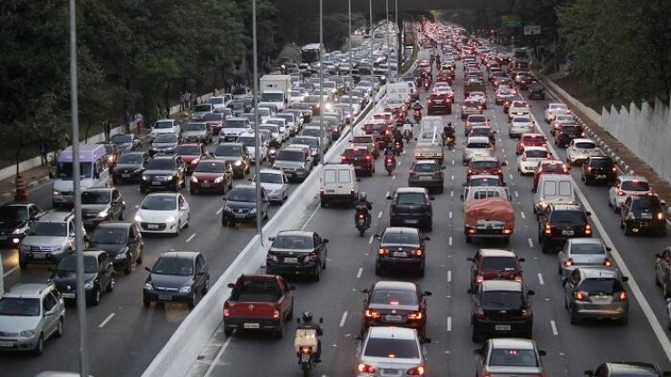 Prefeitura de SP suspende rodízio nesta terça após greve da CPTM