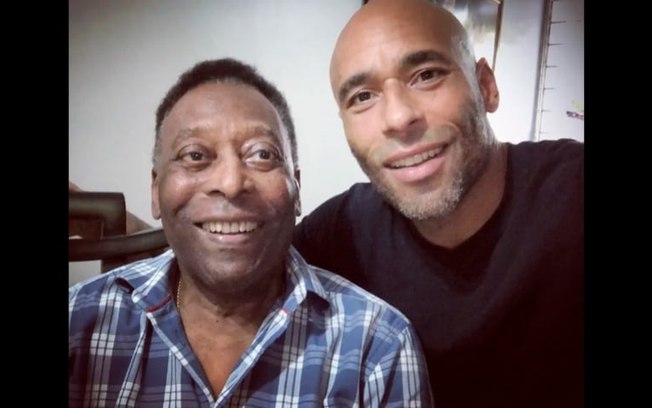 Após lamentar distância, Edinho posta foto com Pelé e se declara: 'Meu lindo'