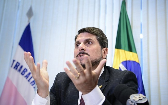 Marcos do Val diz que delegado que investiga Bolsonaro é ‘capataz’ de Moraes