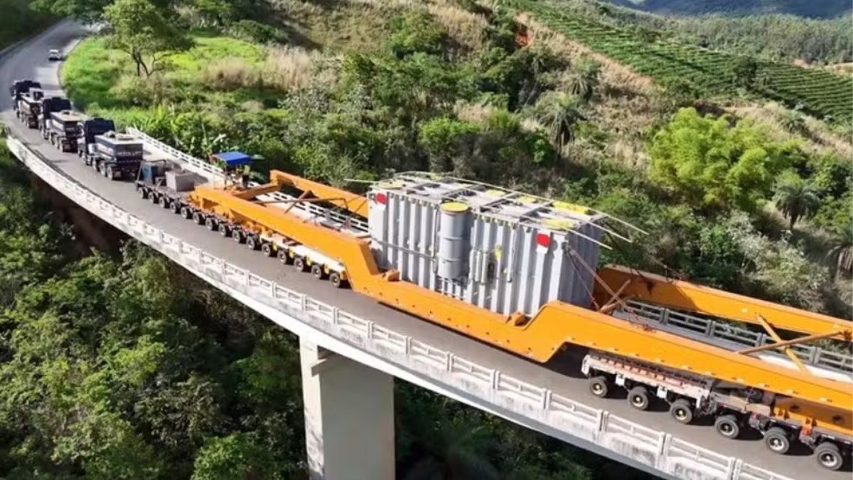 Comboio com transformador de 520 toneladas passa pelo Centro-Oeste de MG rumo a usina eólica