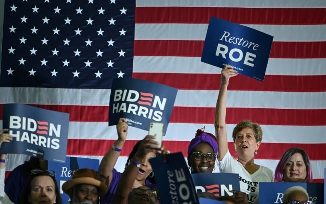 Apoiadores do presidente Joe Biden em Tampa, Flórida, em 23 de abril de 2024