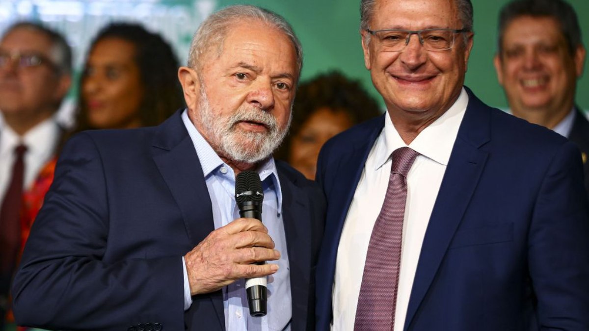 O presidente eleito, Luiz Inácio Lula da Silva, e o vice, Geraldo Alckmin (PSB)