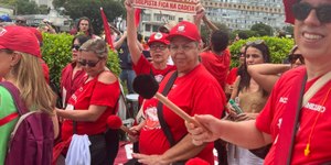 Manifestantes realizam protestos contra o Congresso em todo país