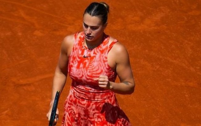 Sabalenka pega fogo, se vinga e vai às quartas de Roland Garros