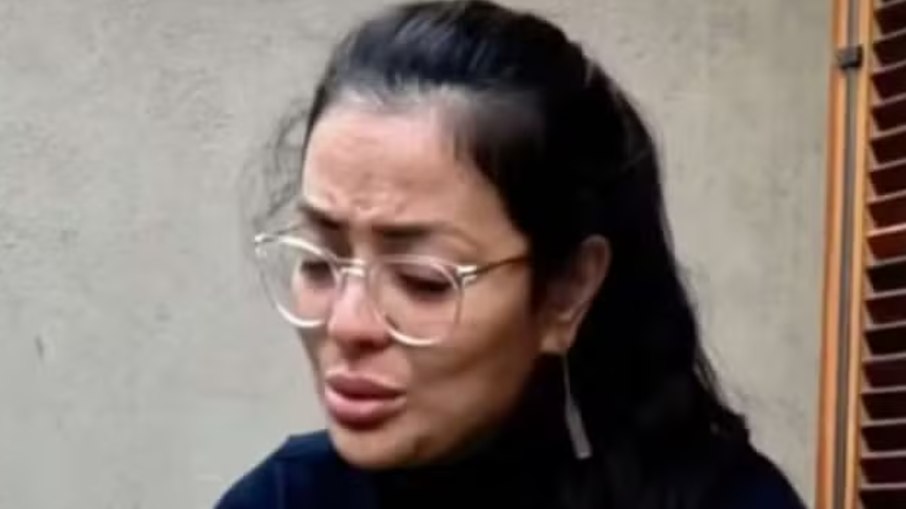 Lí Martins abatida em vídeo após perda do marido