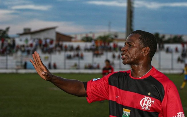 Morre Adílio, ídolo do Flamengo, aos 68 anos