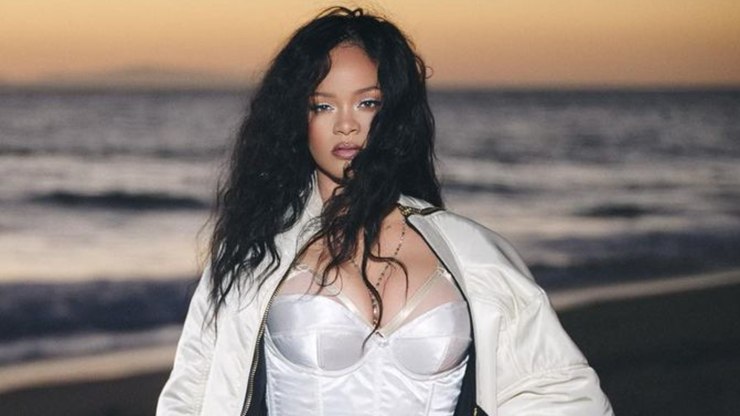 Casa de Rihanna é alvo de disparos e suspeita é presa em LA