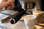 Nunca faça isso com a sua cafeteira de cápsulas e evite prejuízo