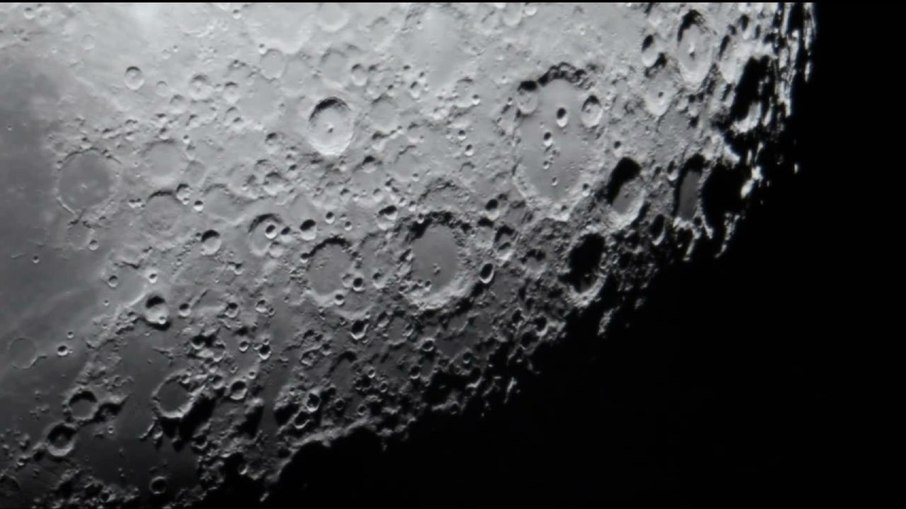 Além de fotografar a Lua em fase crescente visitantes poderão observar Saturno e outros astros Além de fotografar a Lua em fase crescente visitantes poderão observar Saturno e outros astros