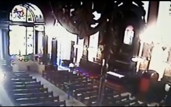 Atirador em Igreja de Campinas abre fogo contra fiéis presentes