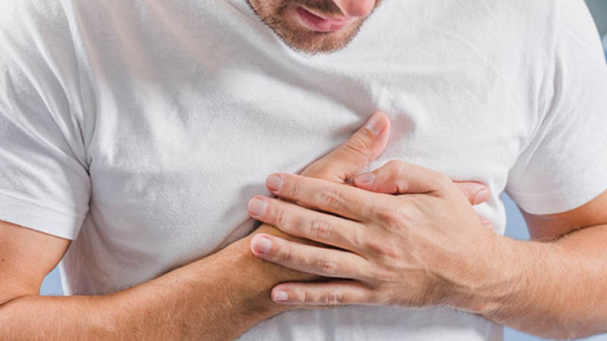 As causas variam entre o envelhecimento natural do coração, sequelas de infartos ou miocardite