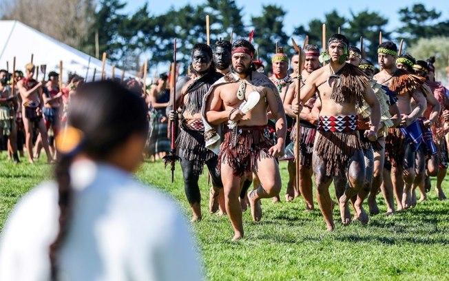 (Arquivo) Guerreiros maori participam do funeral do rei maori Tuheitia Pootatau Te Wherowhero VII em Ngaruawahia, em 5 de setembro de 2024