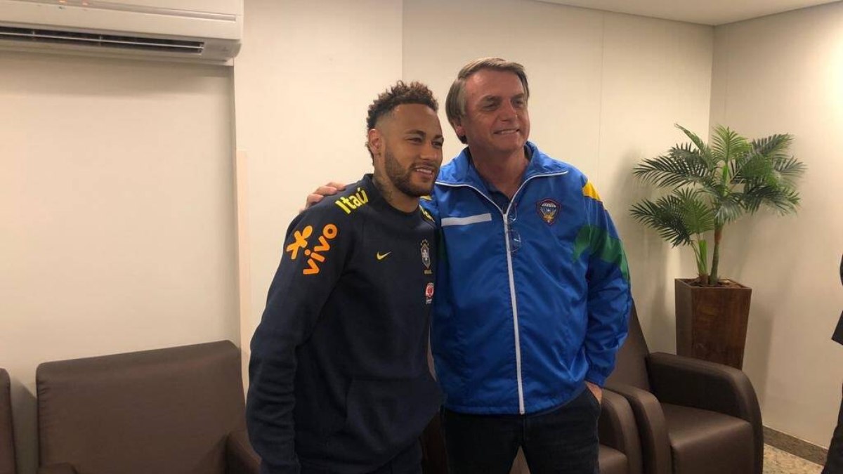 Neymar envia presente para Bolsonaro