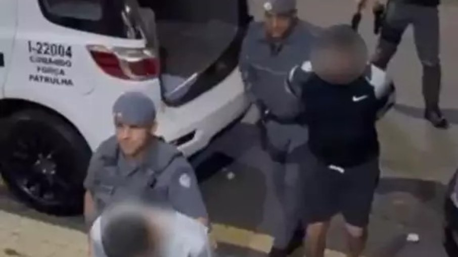 Com o suspeito, também foi preso o motorista que o ajudava a fugir para o Paraguai