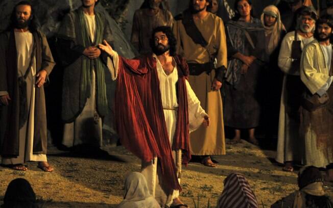 A encenação da Paixão de Cristo de Nova Jerusalém é uma das maiores atrações de Semana Santa em todo o país