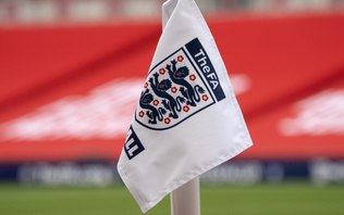 Federação Inglesa barra mulheres transgênero no futebol feminino