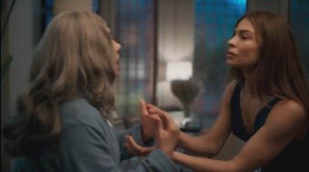 Arminda%20obriga%20Josefa%20a%20ingerir%20rem%C3%A9dio%20falso