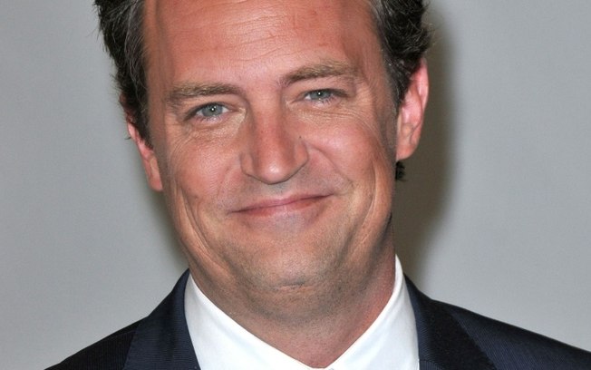 Socorristas encontraram o ator Matthew Perry inconsciente na piscina de sua casa em Los Angeles no dia 28 de outubro e não conseguiram reanimá-lo Socorristas encontraram o ator Matthew Perry inconsciente na piscina de sua casa em Los Angeles no dia 28 de outubro e não conseguiram reanimá-lo