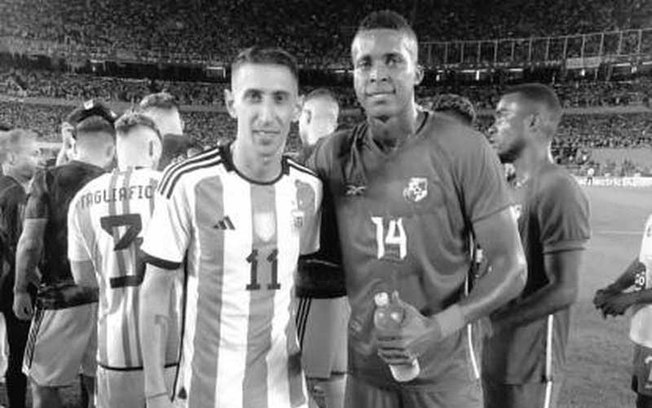 Além de Messi, Gilberto Hernández tirou foto com Di María após amistoso Além de Messi, Gilberto Hernández tirou foto com Di María após amistoso