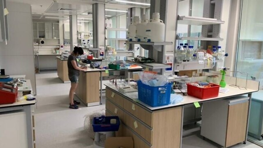 Um dos laboratórios antes dias antes da destruição Um dos laboratórios antes dias antes da destruição