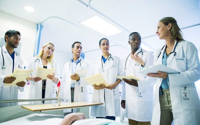 Médicos residentes reivindicam aumento da bolsa