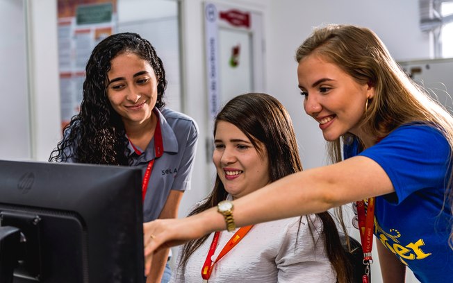 Empresas investem na retenção de mulheres