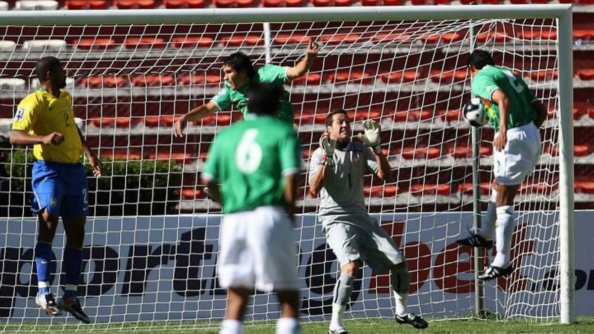 Bolívia superou o Brasil por 2 a 1, em 2009, com gols de Olivaires e Marcelo Moreno Bolívia superou o Brasil por 2 a 1, em 2009, com gols de Olivaires e Marcelo Moreno