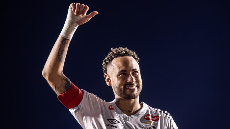 Vojvoda exalta sacrifício de Neymar por jogar lesionado