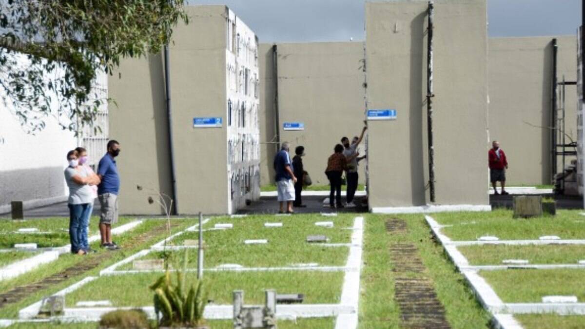 Cemitério de PG recebe a visita de aproximadamente 15 mil pessoas no  feriado | Praia Grande | iG