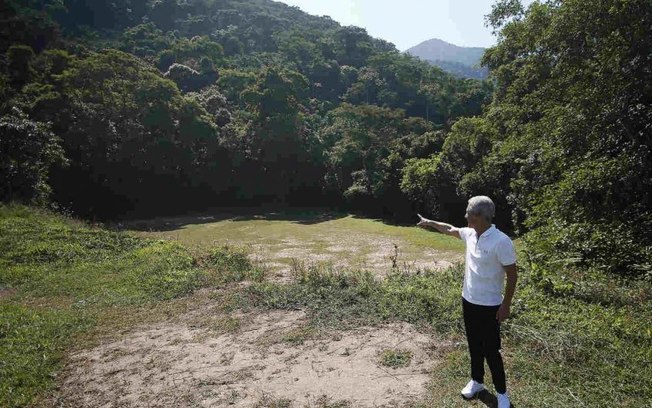 Técnico do Botafogo, sobre visitar o campo onde Garrincha começou a jogar: 'É um privilégio estar aqui'